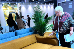 Экспертная команда SOEX работает на площадке международной выставки «Мебель-2025». Идет оценка конкурсных образцов