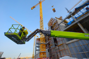 Все идет по плану. Губернатор Пермского края Дмитрий Махонин проинспектировал ход строительства многофункциональной арены 