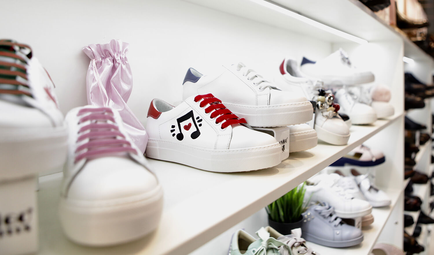 В «Крокус Экспо» начала работу межсезонная отраслевая выставка Mos Shoes 2019. В числе экспертов, работающих на выставке, - представители АНО «СОЮЗЭКСПЕРТИЗА» ТПП РФ